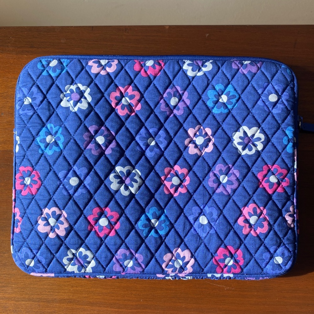 VERA BRADLEY Laptop Case in Ellie Flowers (Retired Pattern) 13.5in NWOT